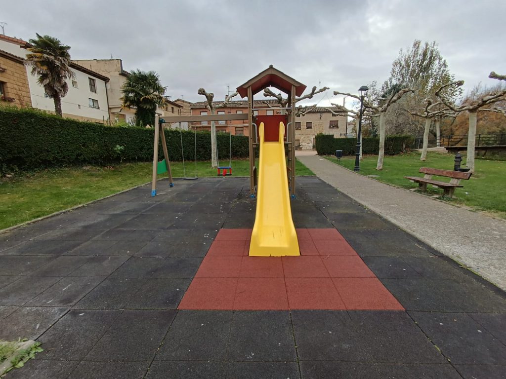 renovado el parque infantil de aguardenterías